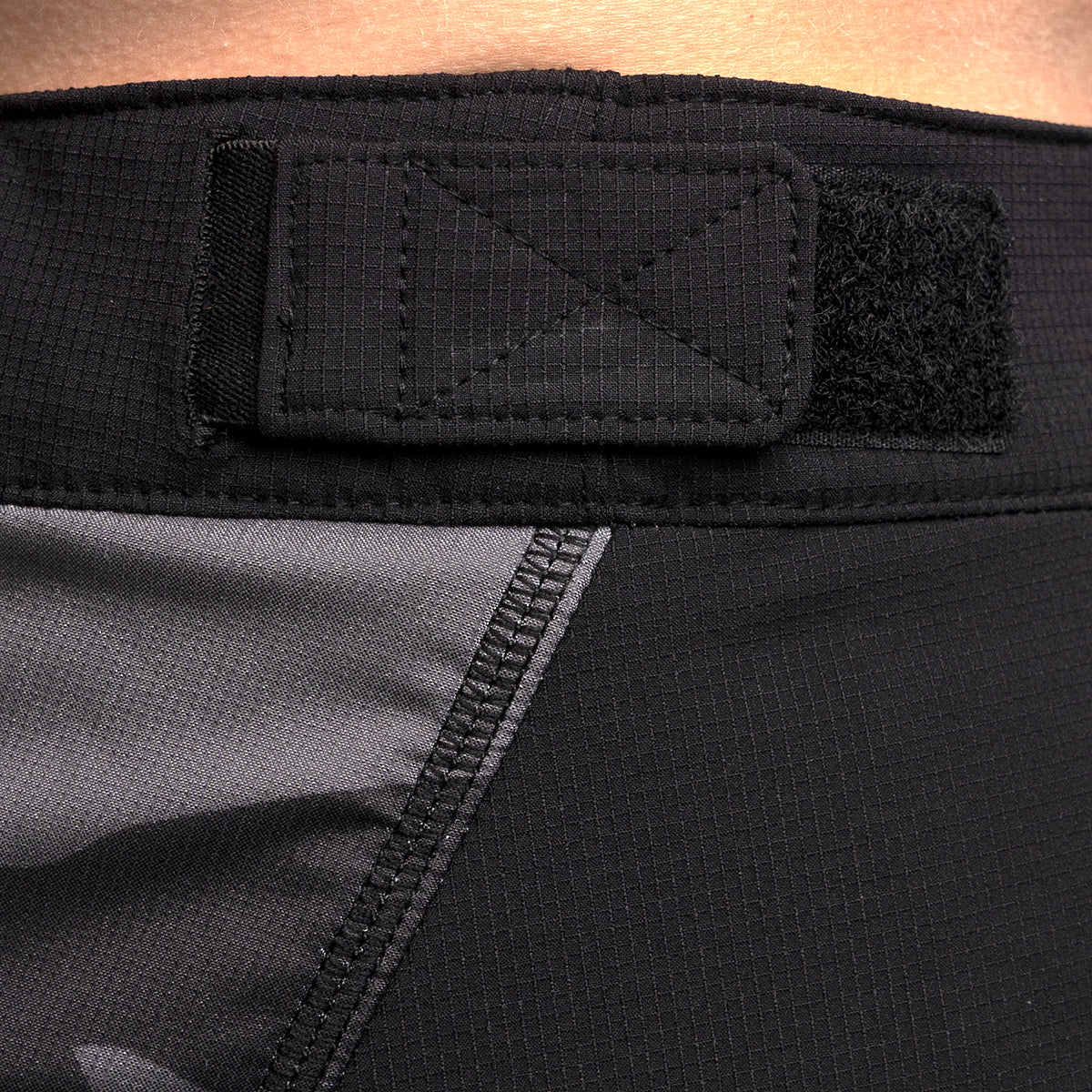 Fasthouse Crossline 2.0 MTB Shorts - Black/Camo