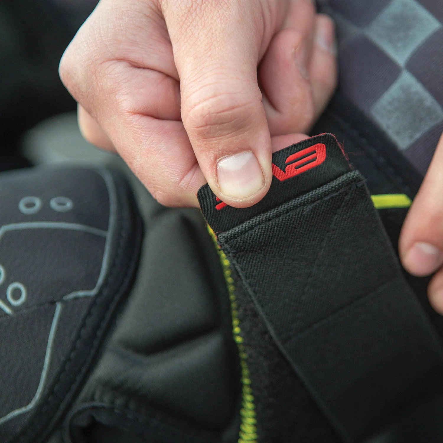 EVS TP199 Knee Guards Black/Hi-Viz Pair Youth